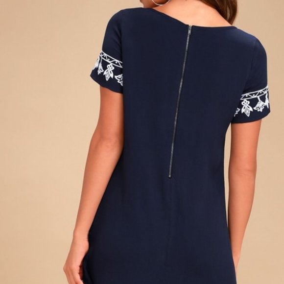 (NWT) Tale to Tell White and Navy Blue Embroidered Shift Dress Size Small - Picture 2 of 10